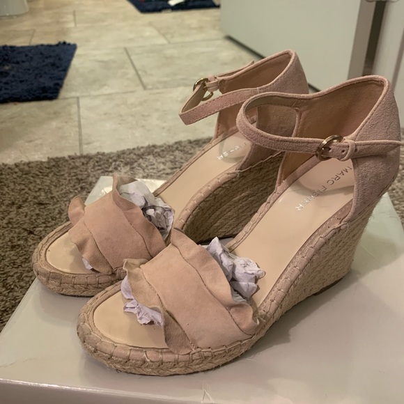 Marc Fisher Ruffle Wedges - Picture 3 of 8